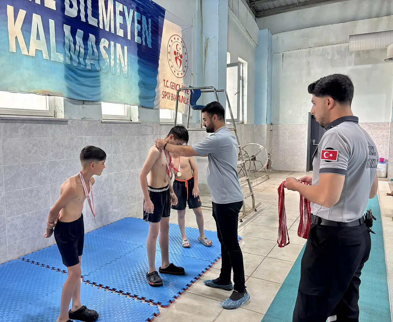 Patnos'ta 30 Ağustos coşkusu yüzme yarışlarıyla yaşandı