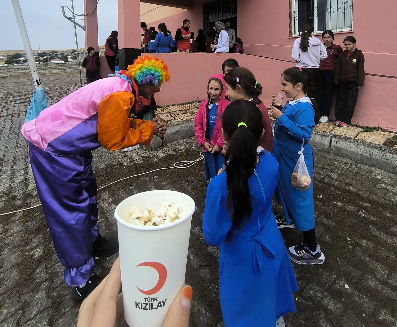 Kızılay ekibi Tutak'ta öğrencilerle buluştu