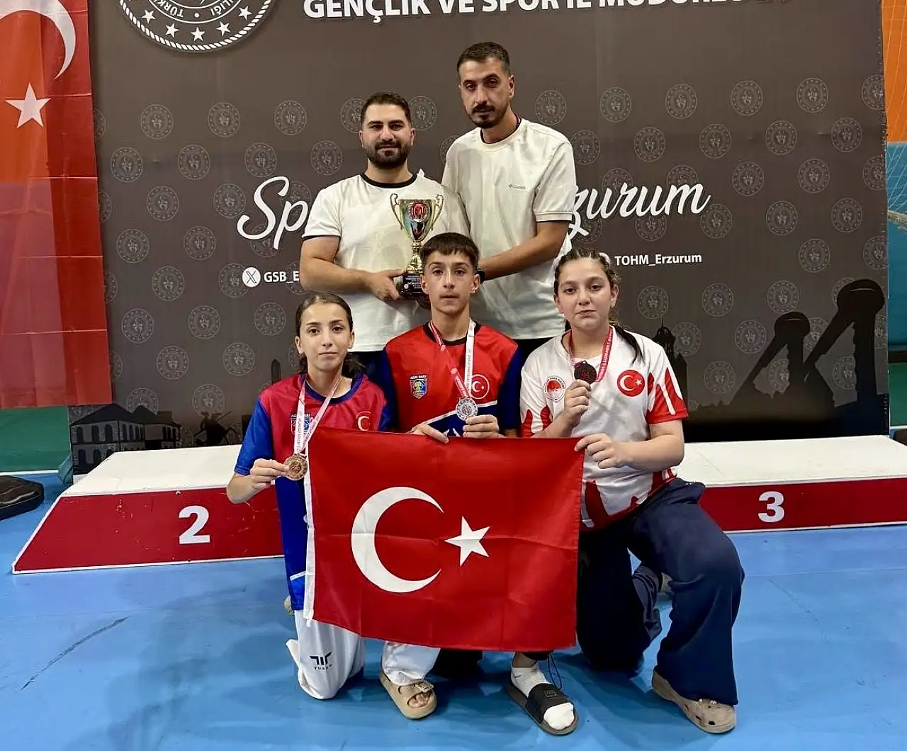 Ağrılı tekvandoculardan uluslararası turnuvada 3 madalyayla döndü