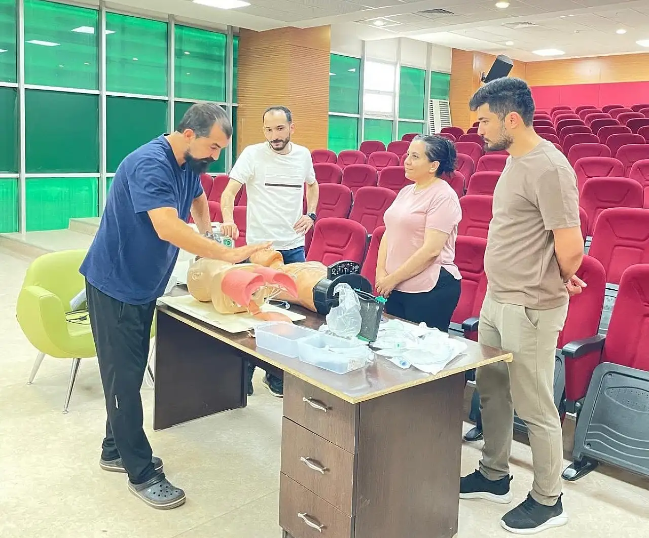 Ağrı Eğitim ve Araştırma Hastanesi'nde hekimlere 'Mavi Kod' eğitimi verildi