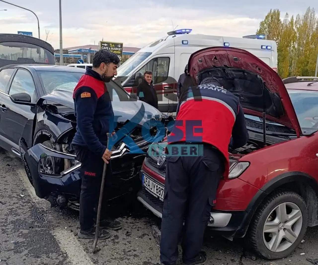 Ağrı çevre yolu girişinde trafik kazası: Ekipler hızla müdahale etti