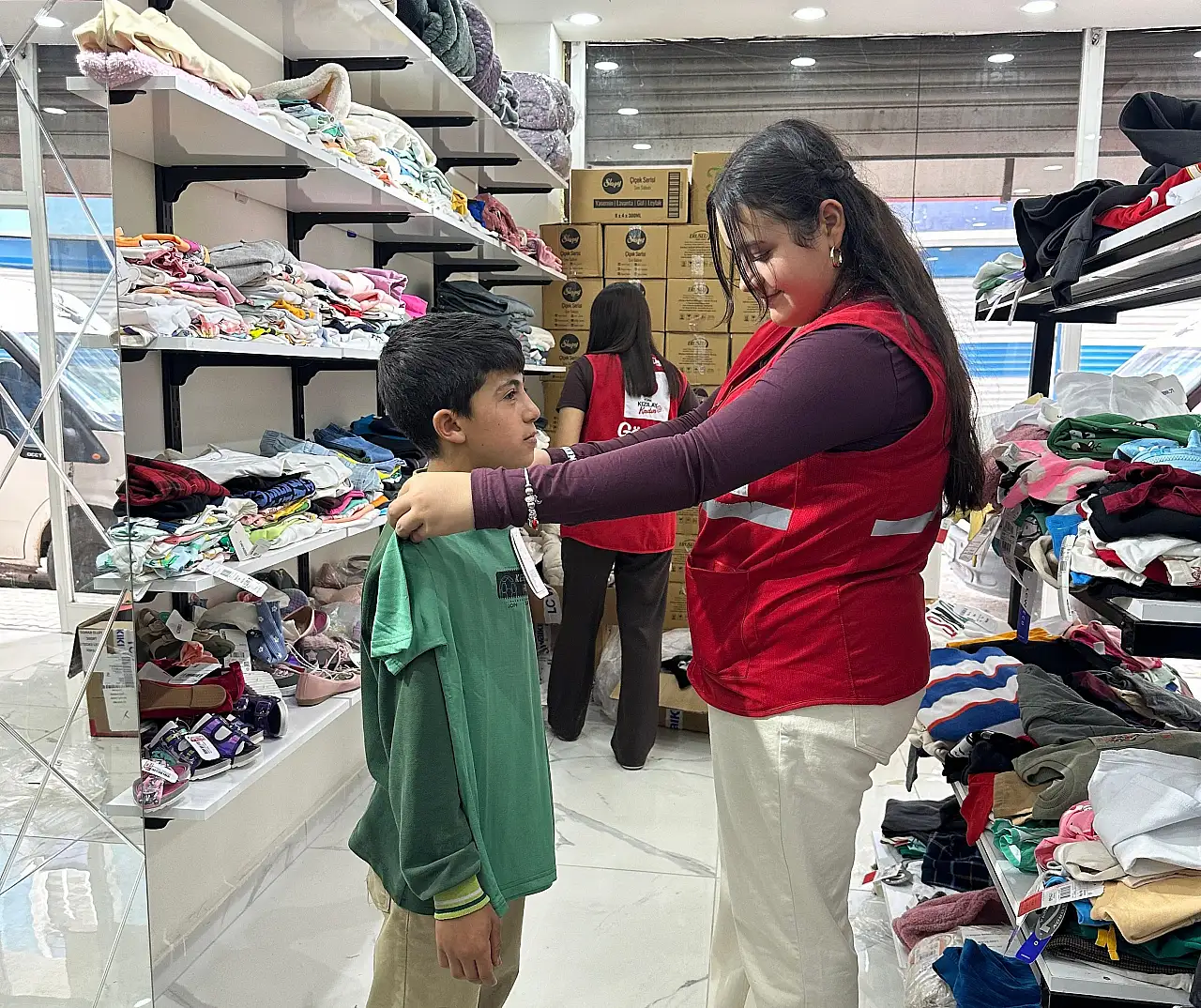 Doğubayazıt'ta Kızılay'ın iyilik kapısı ihtiyaç sahiplerine açıldı