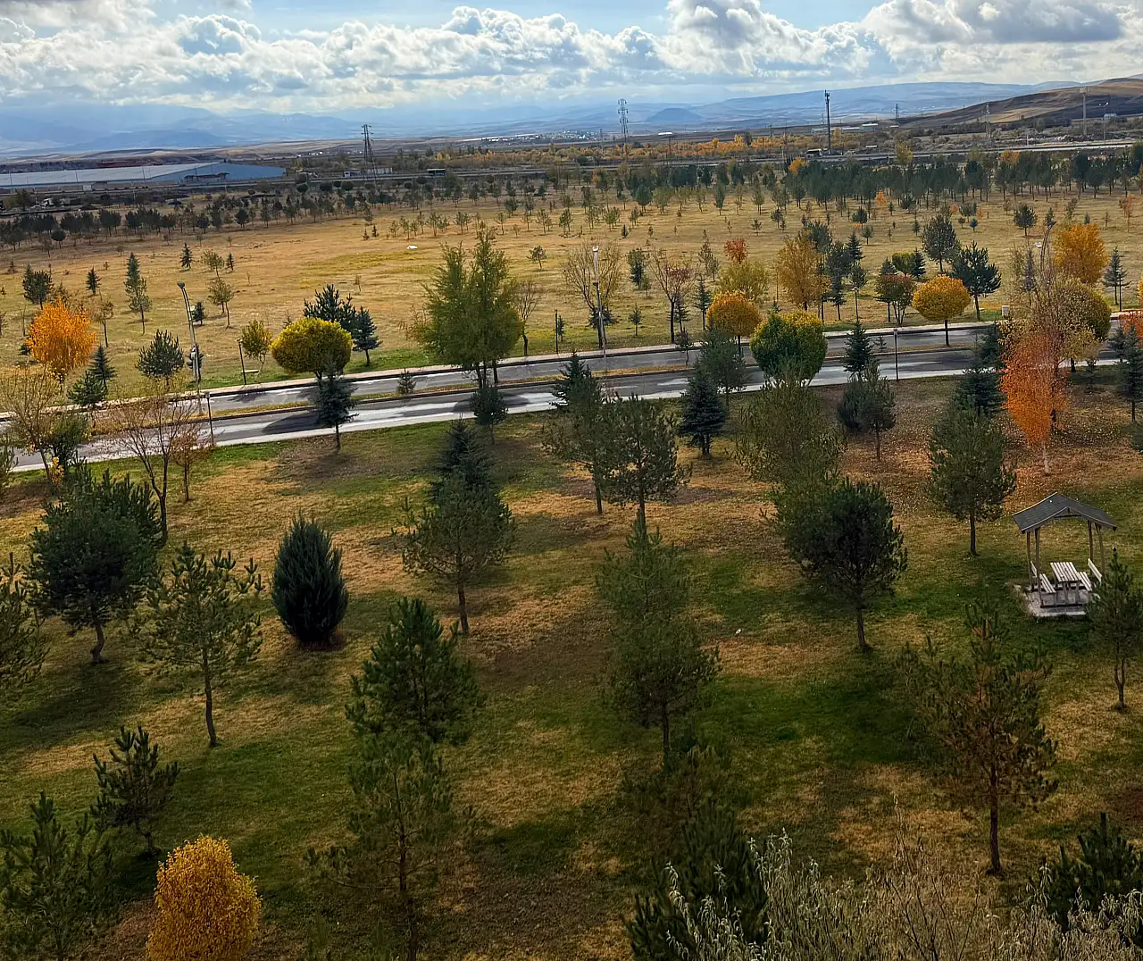 Ağrı'da sonbaharın son renkleri yerini kışa bırakıyor
