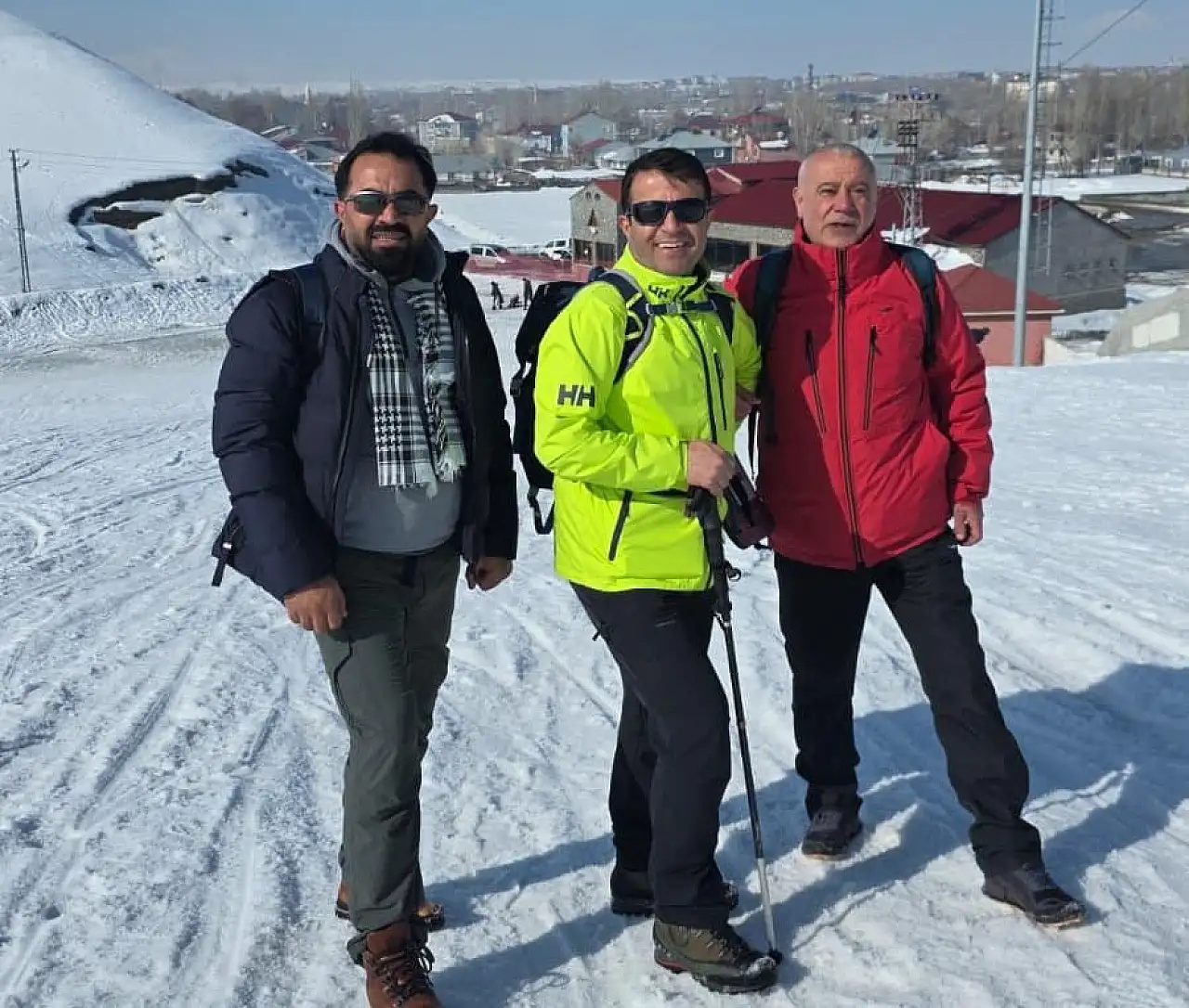 Doğubayazıtlı doğaseverler Küpkıran'da kayak yaptı