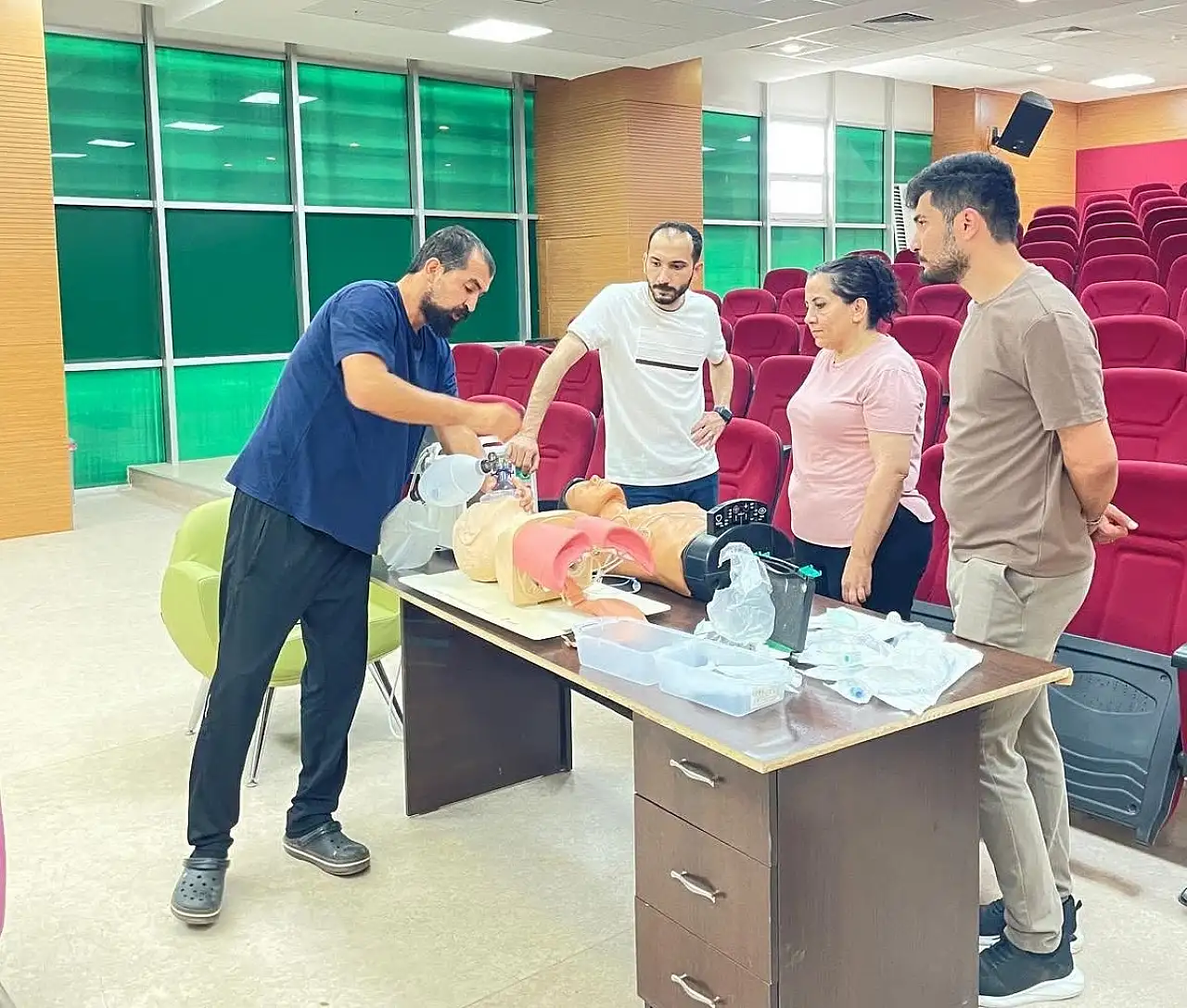 Ağrı Eğitim ve Araştırma Hastanesi'nde hekimlere 'Mavi Kod' eğitimi verildi