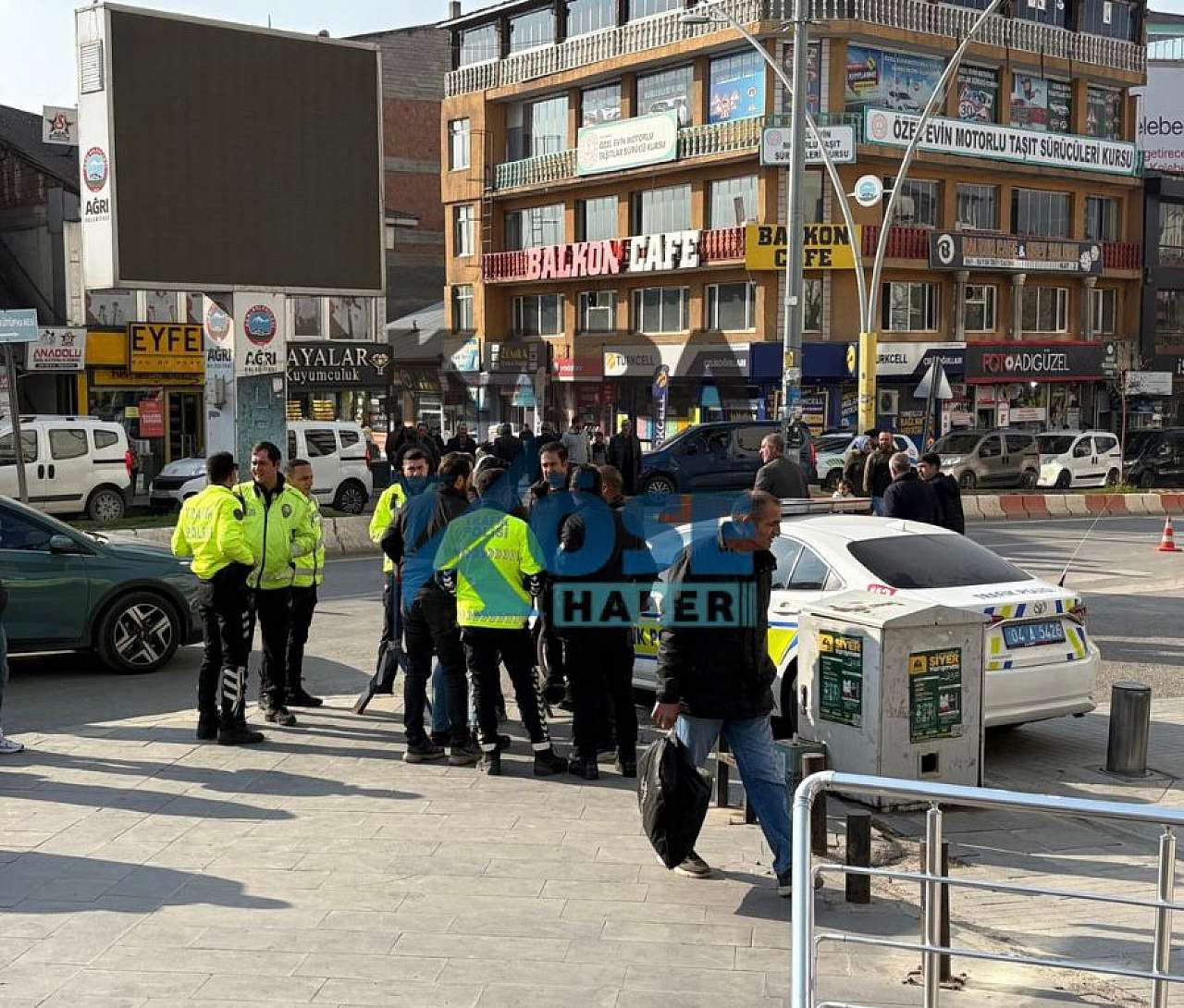 Ağrı'nın en işlek caddesinde bıçaklar çekildi, yaralılar var birinin durumu ağır