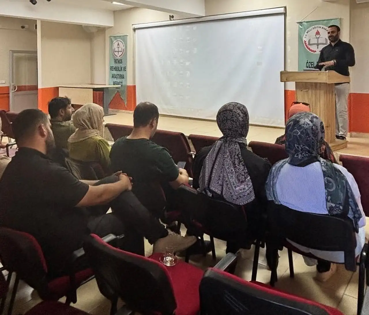 Patnos ve Tutak'taki rehabilitasyon merkezi personeline danışmanlık semineri