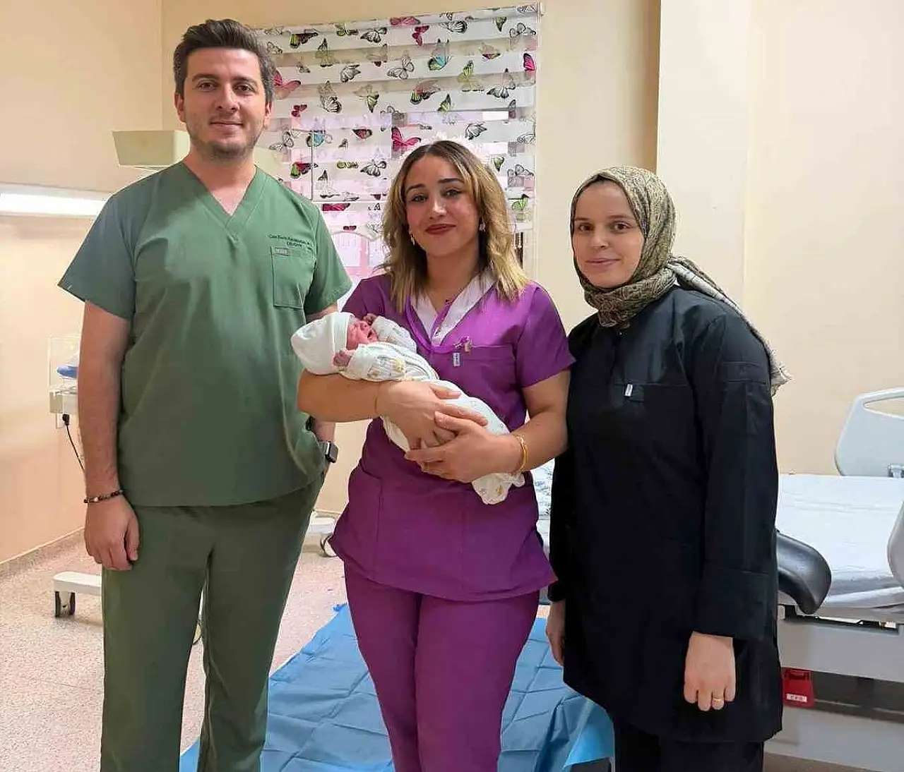 Patnos'ta bir ilk: İlk doğumu sezaryen olan Anne ikinci bebeğini normal doğumla kucağına aldı