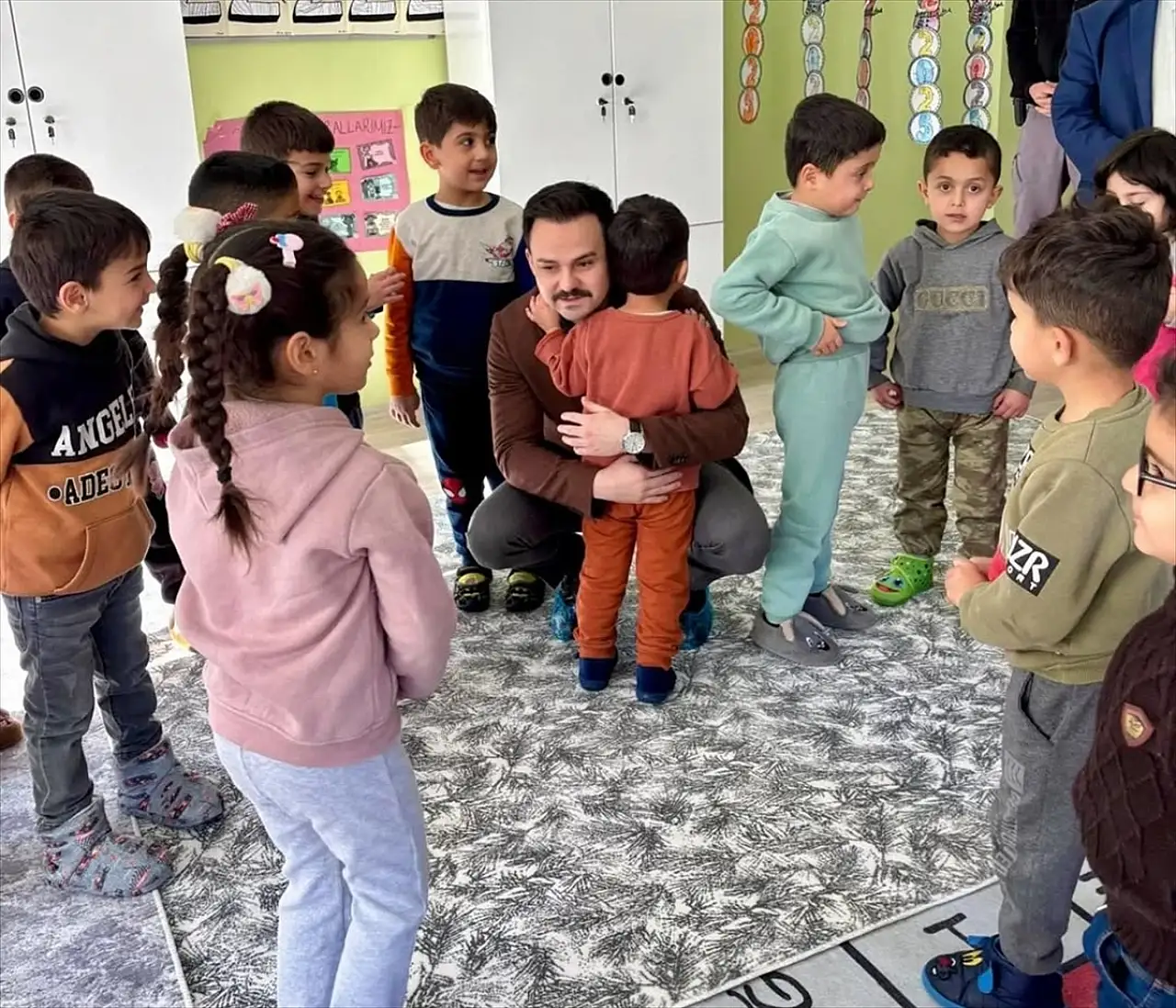 Bahçesaray Kaymakamı Arslanargun, öğrencilerle buluştu