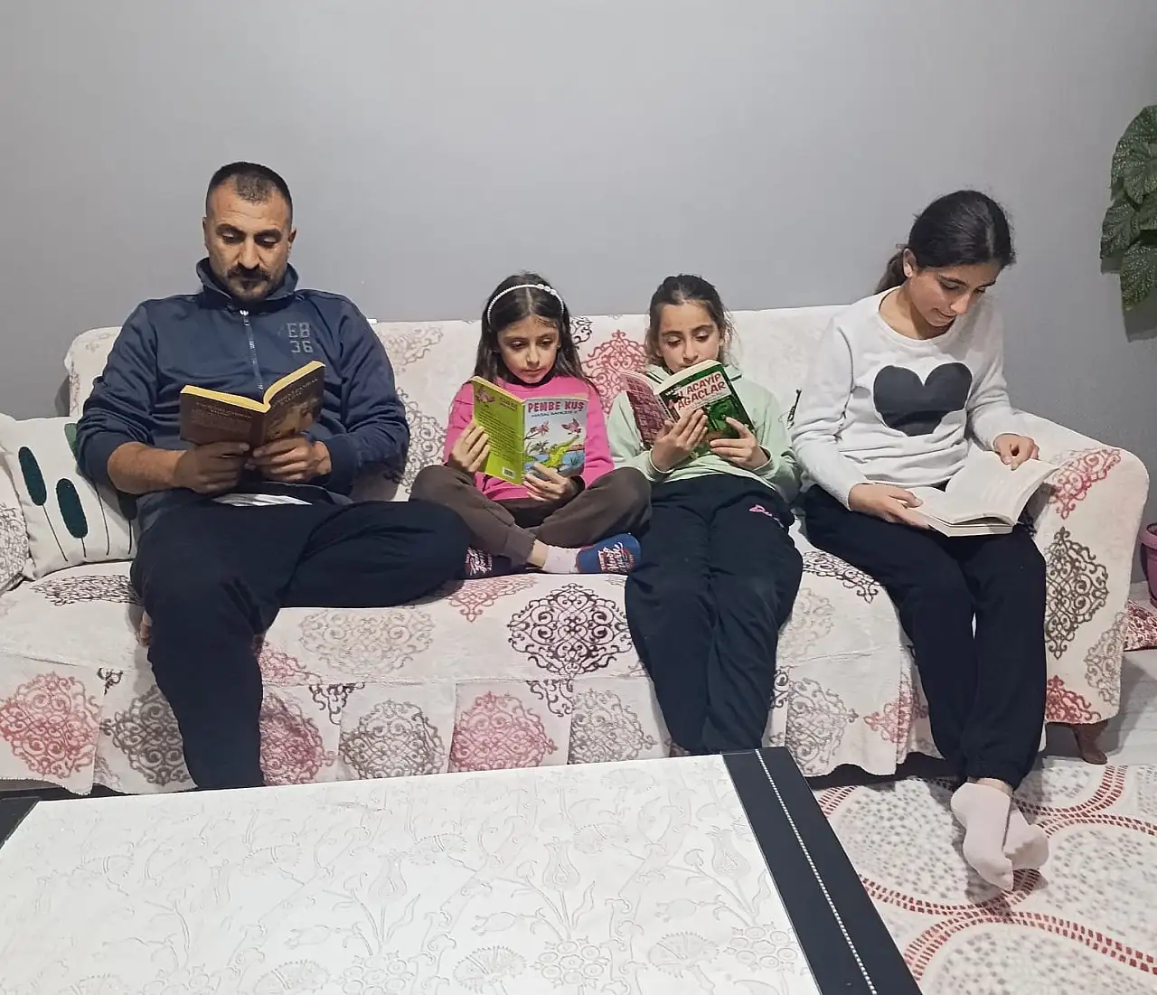 Diyadin'de ekranlar kapandı, kitaplar açıldı