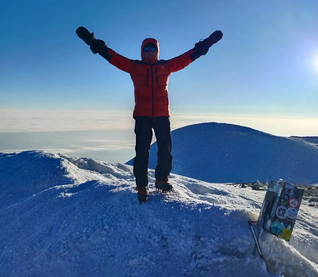 Kar yağışıyla canlanan Ağrı Dağı'nda dağcılar zirve yolunda