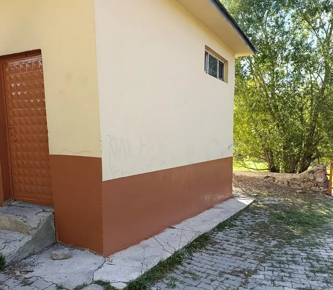 Taşlıçay'da köy okulu öğrencilerini bekliyor