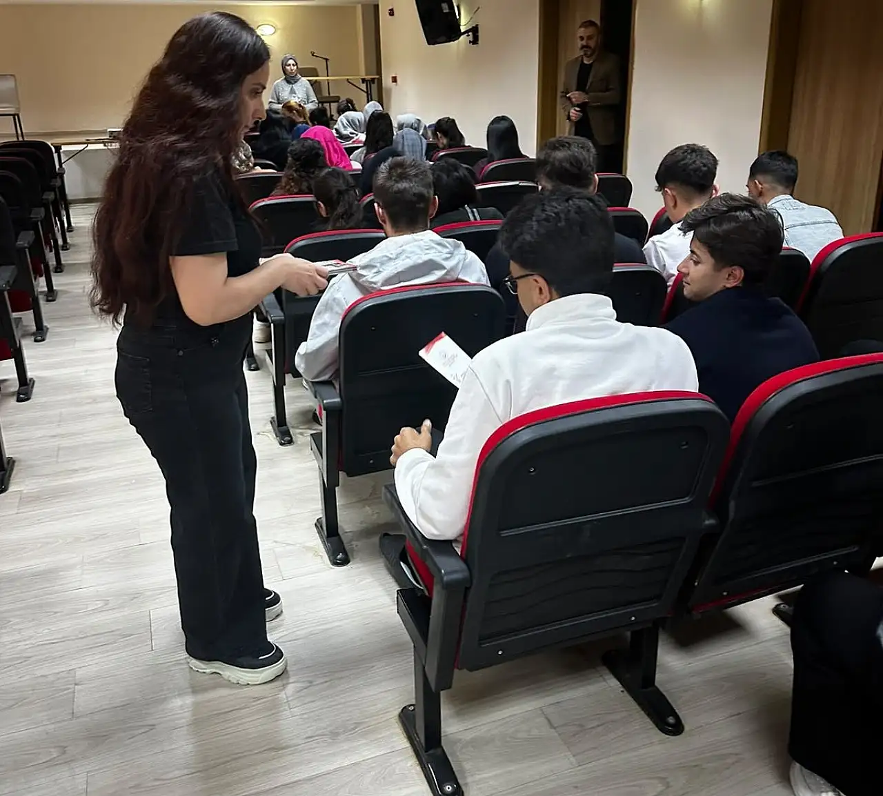 Patnos'ta KYK öğrencilerine sosyal hizmetler eğitimi verildi