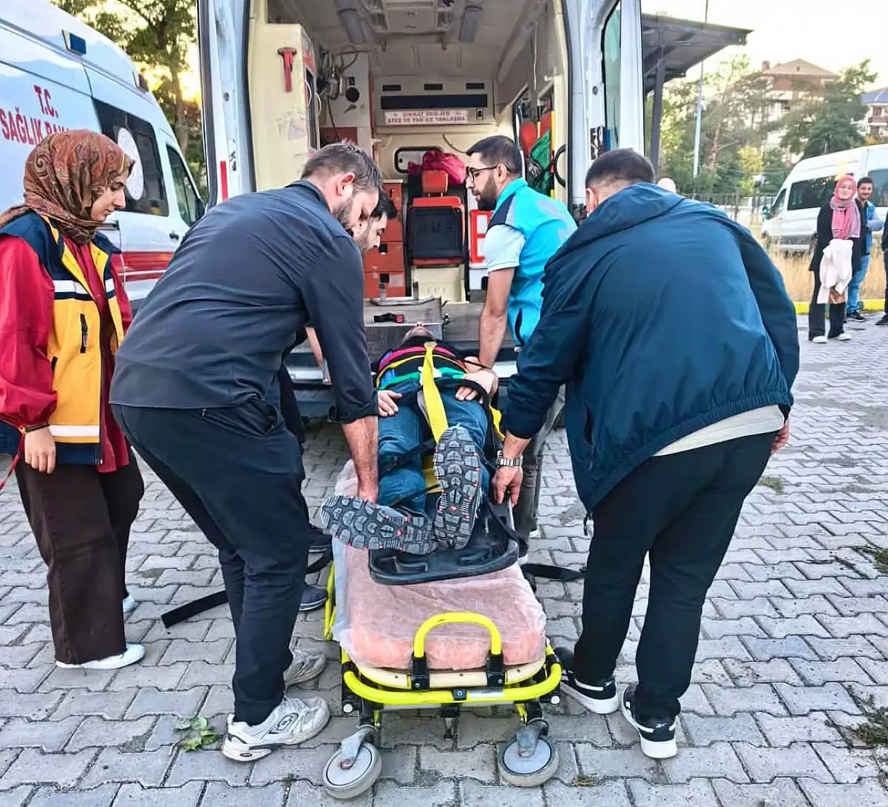 Ağrı'da sağlık personeline uygulamalı travma eğitimi
