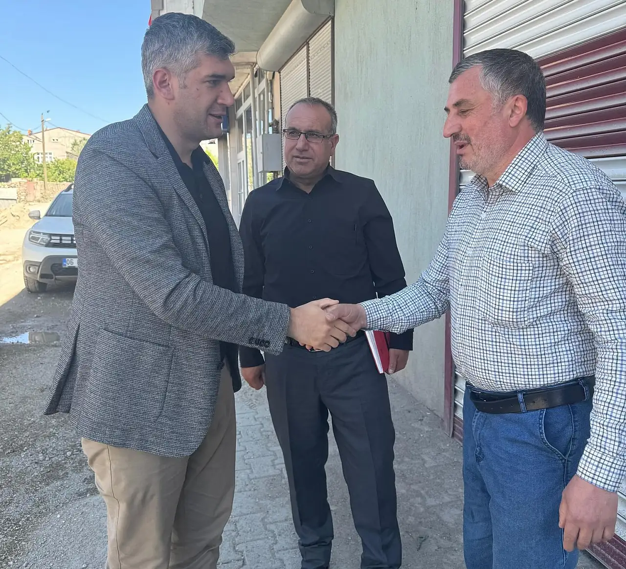 Diyadin Kaymakamı Furkan Korkusuz hane ziyaretlerini sürdürüyor