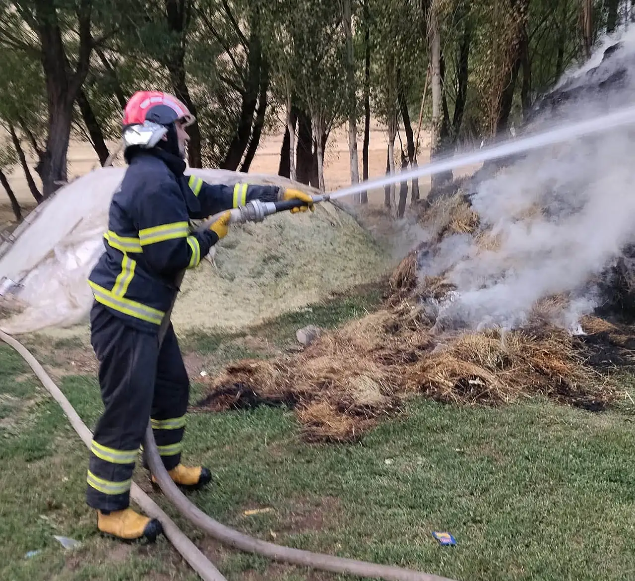 Taşlıçay'da korkutan yangın büyümeden kontrol altına aldı