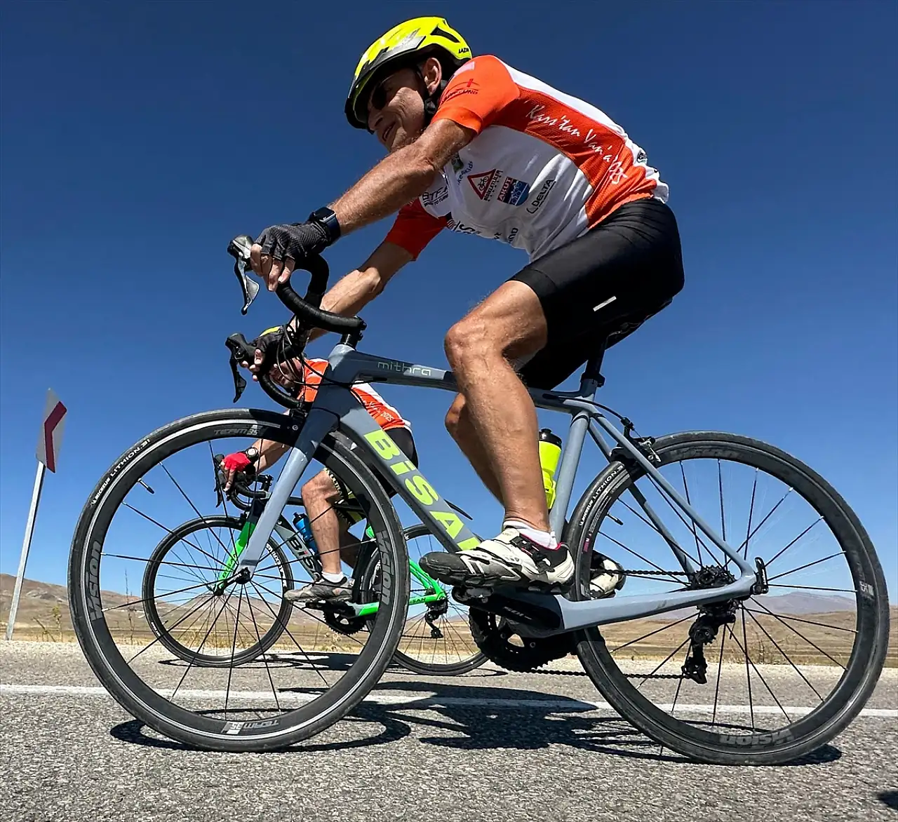 Patnos'tan Tatvan'a gönüllülerden eğitime pedal desteği