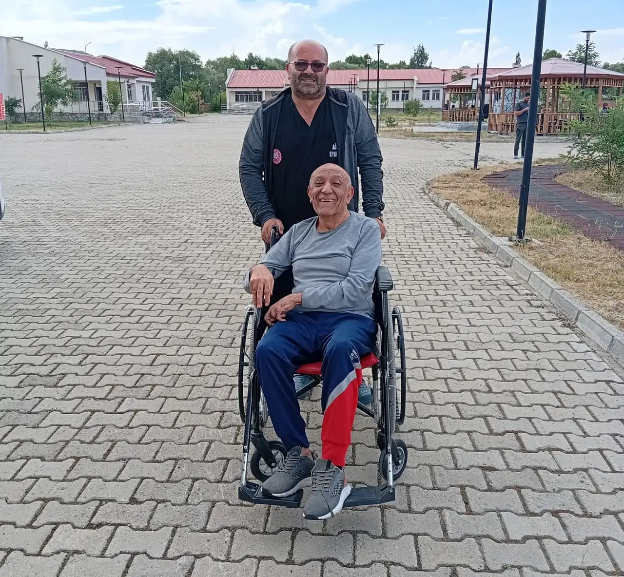 Ağrı'da özel bireylerle semaver başında sıcak buluşma