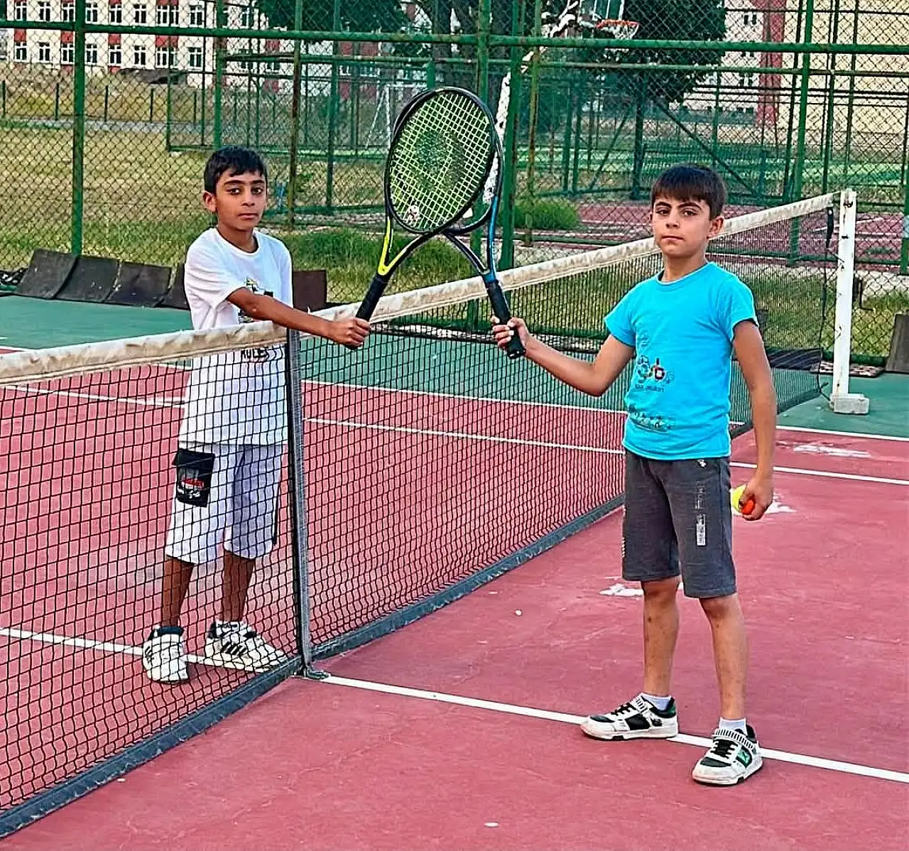 Tutak'ta 30 Ağustos coşkusu tenis kortlarına taşındı