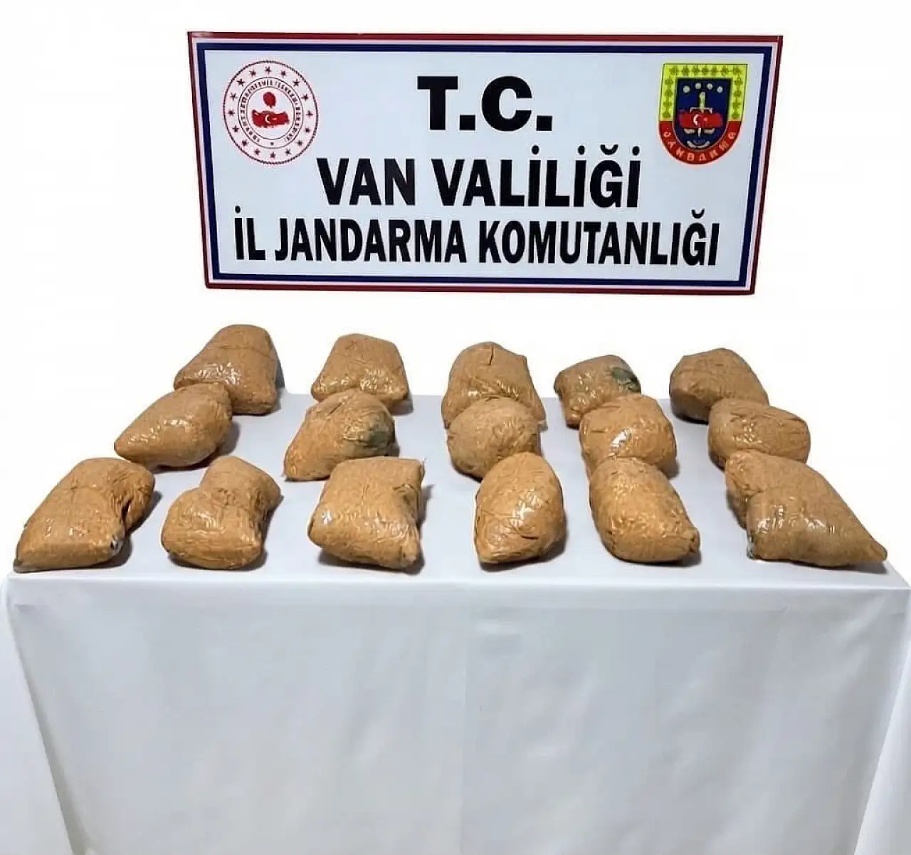 Van'da jandarmadan uyuşturucu operasyonu: 22 kilo esrar ele geçirildi