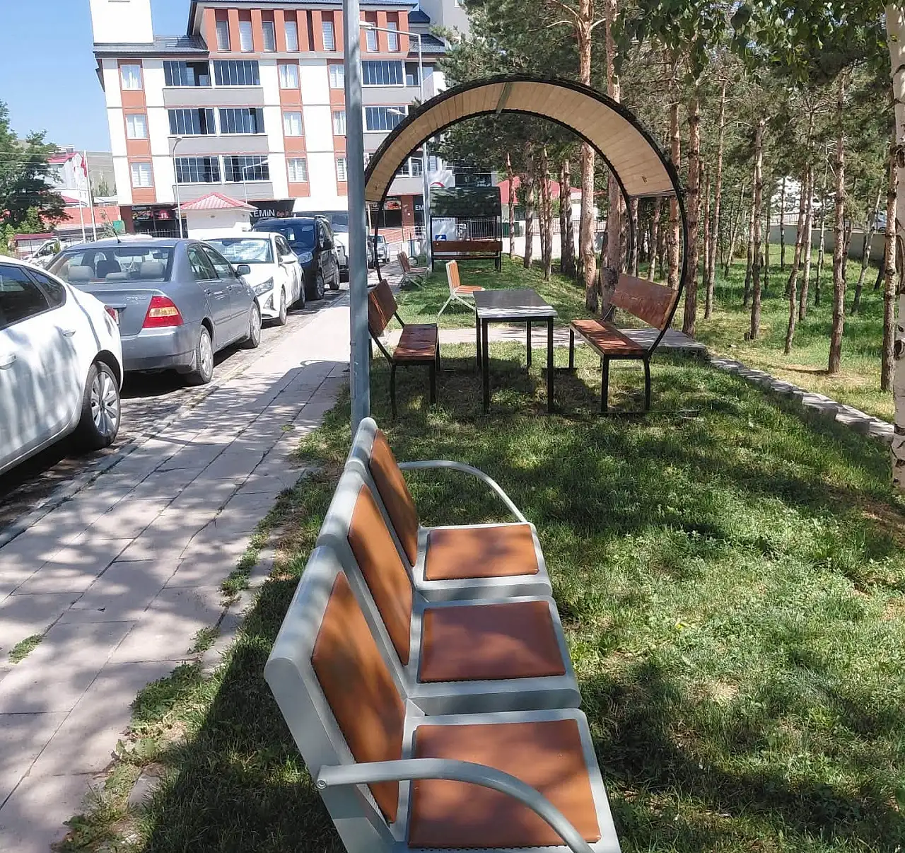 Eleşkirt Devlet Hastanesi'nin bahçesi yenilendi