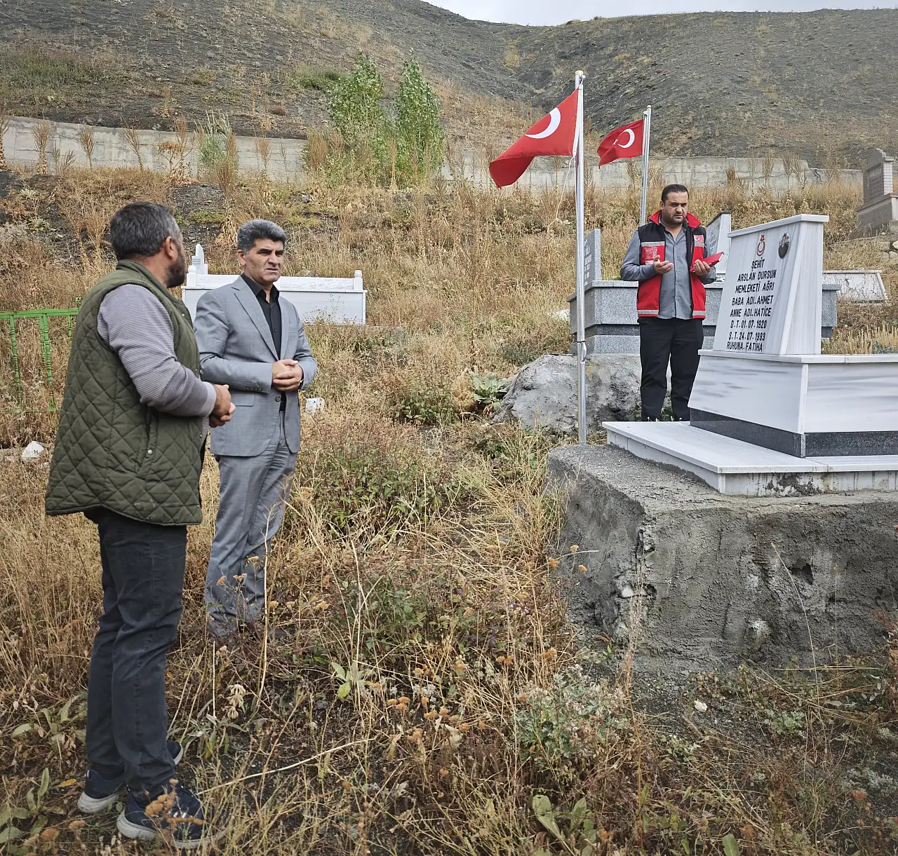 Ağrı'da şehitlerin emanetleri yalnız bırakılmadı