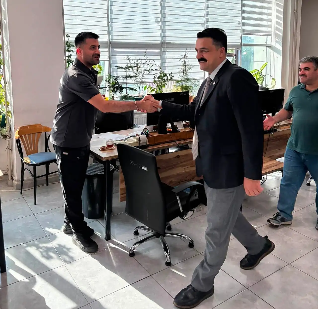 Ağrı İl Sağlık Müdürü Acu'dan personele Mevlid Kandili ziyareti