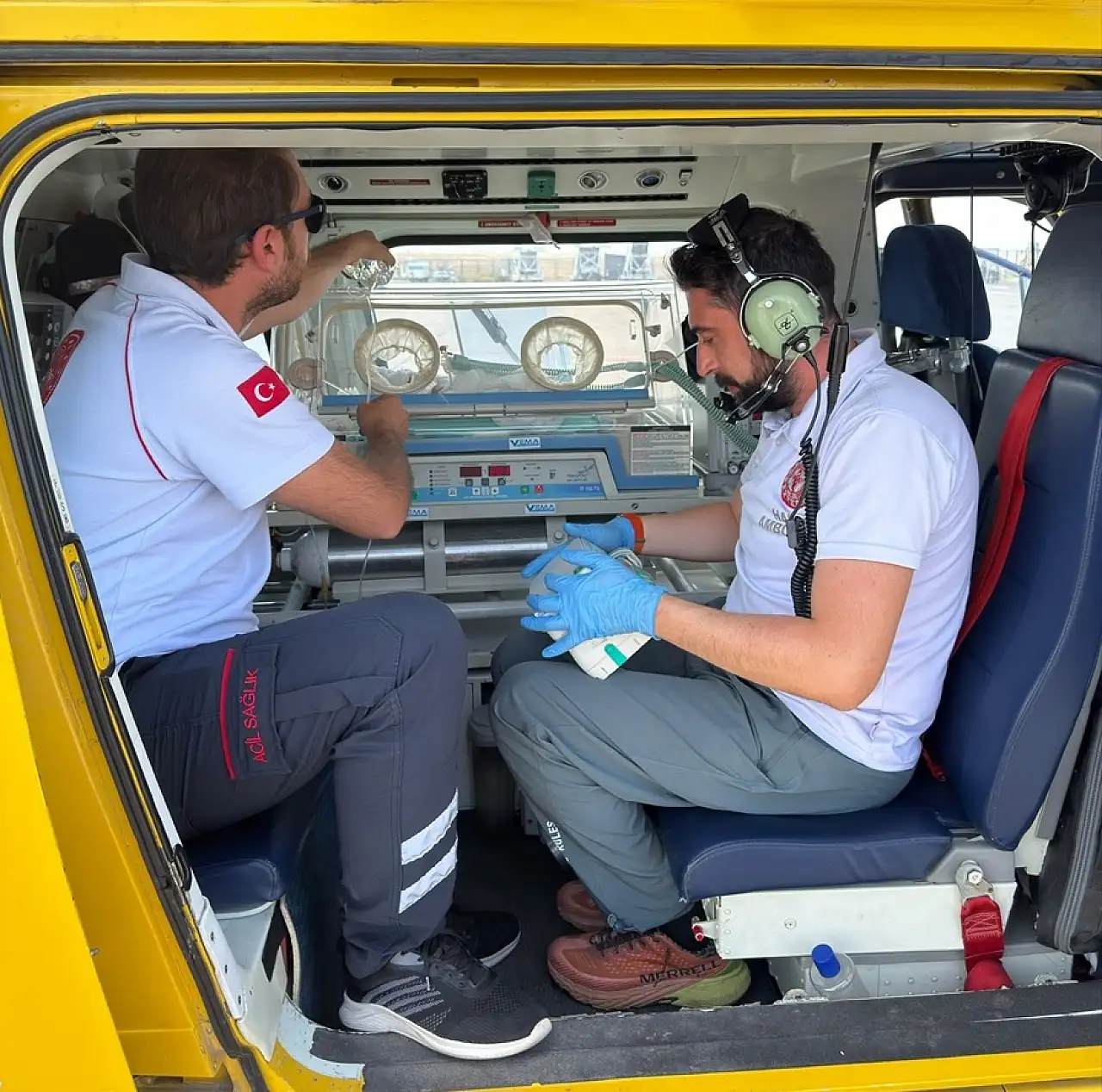 720 gramlık bebeğin yaşam mücadelesinde hava ambulansı seferber oldu