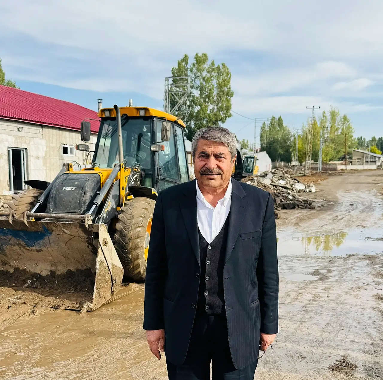 Patnos'un Yeşilçimen Mahallesi'nde yollar genişletiliyor