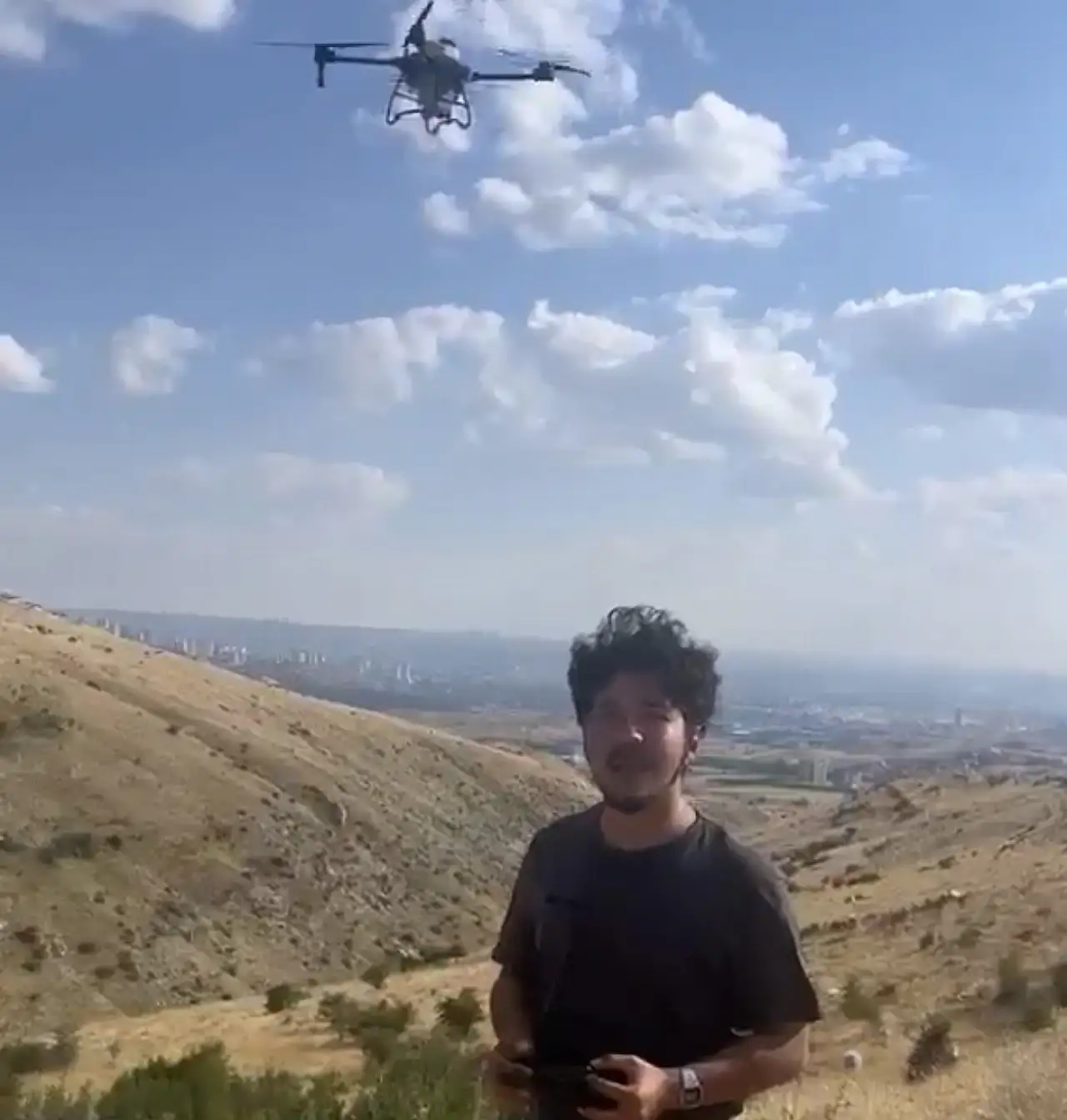 Ağrılı iş insanı Kahraman'dan Ziraat Odası'na zirai dron desteği