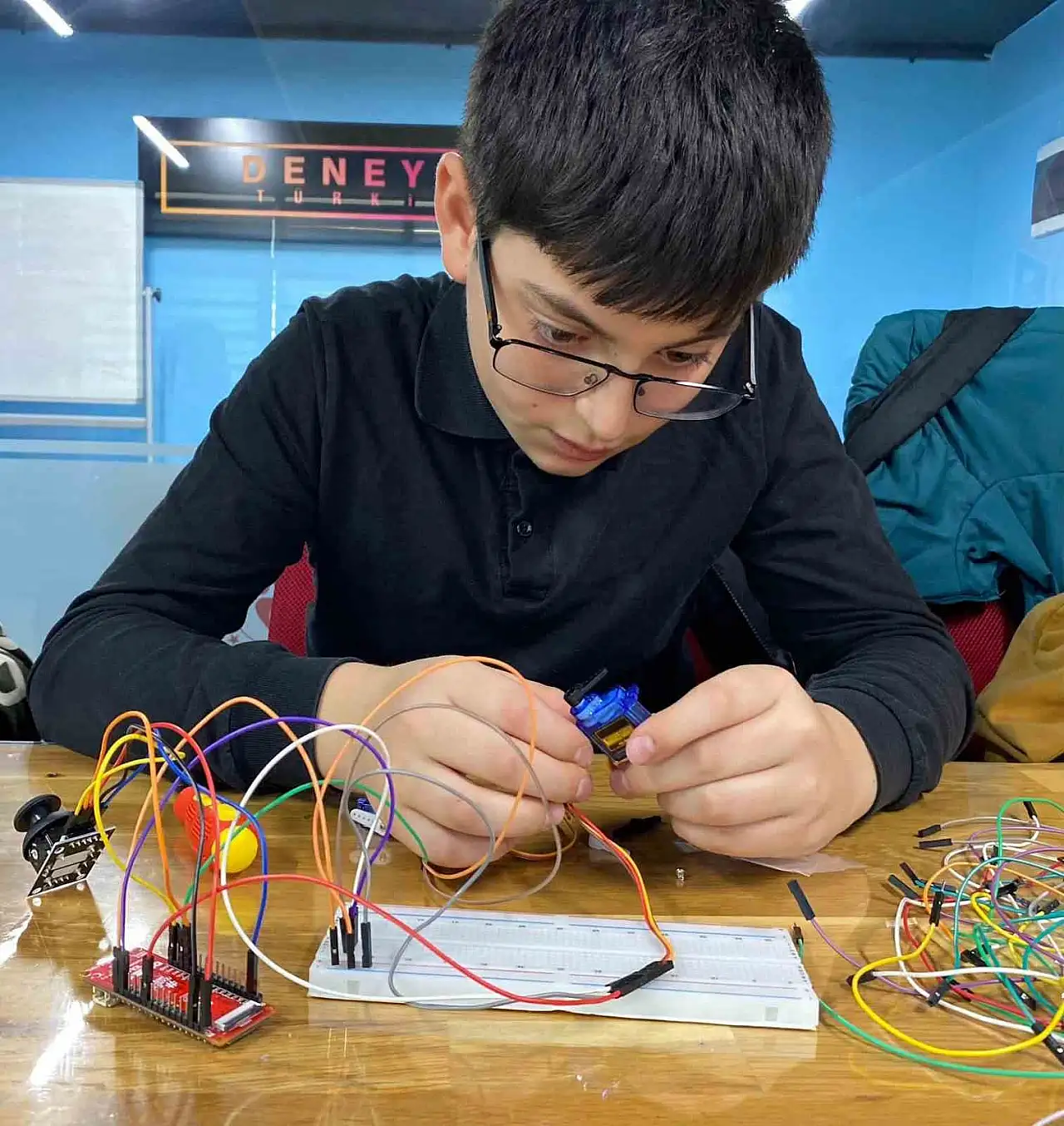 Muş'ta Gençler, Deneyap Atölyesi'nde İleri Robotik Eğitimi Alıyor