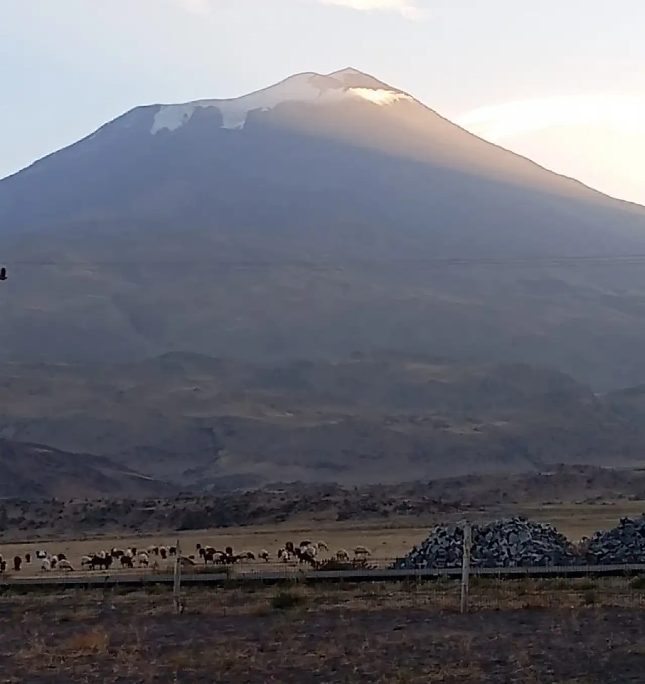 Doğubayazıt'ta sonbaharın son renkleri görsel şölen sundu