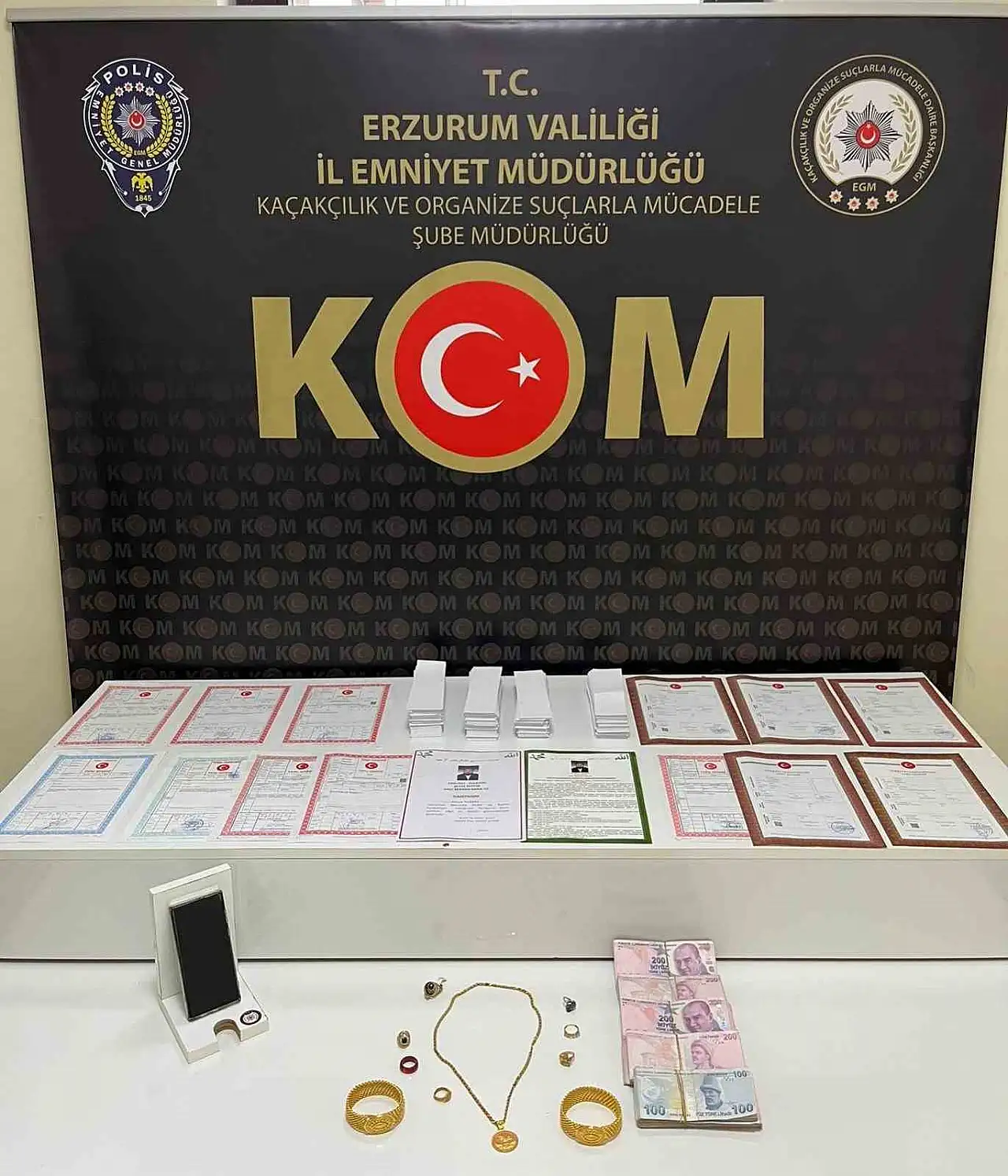 Erzurum'da dolandırıcılık şüphesiyle bir kişi yakalandı, altın ve tapularına el konuldu