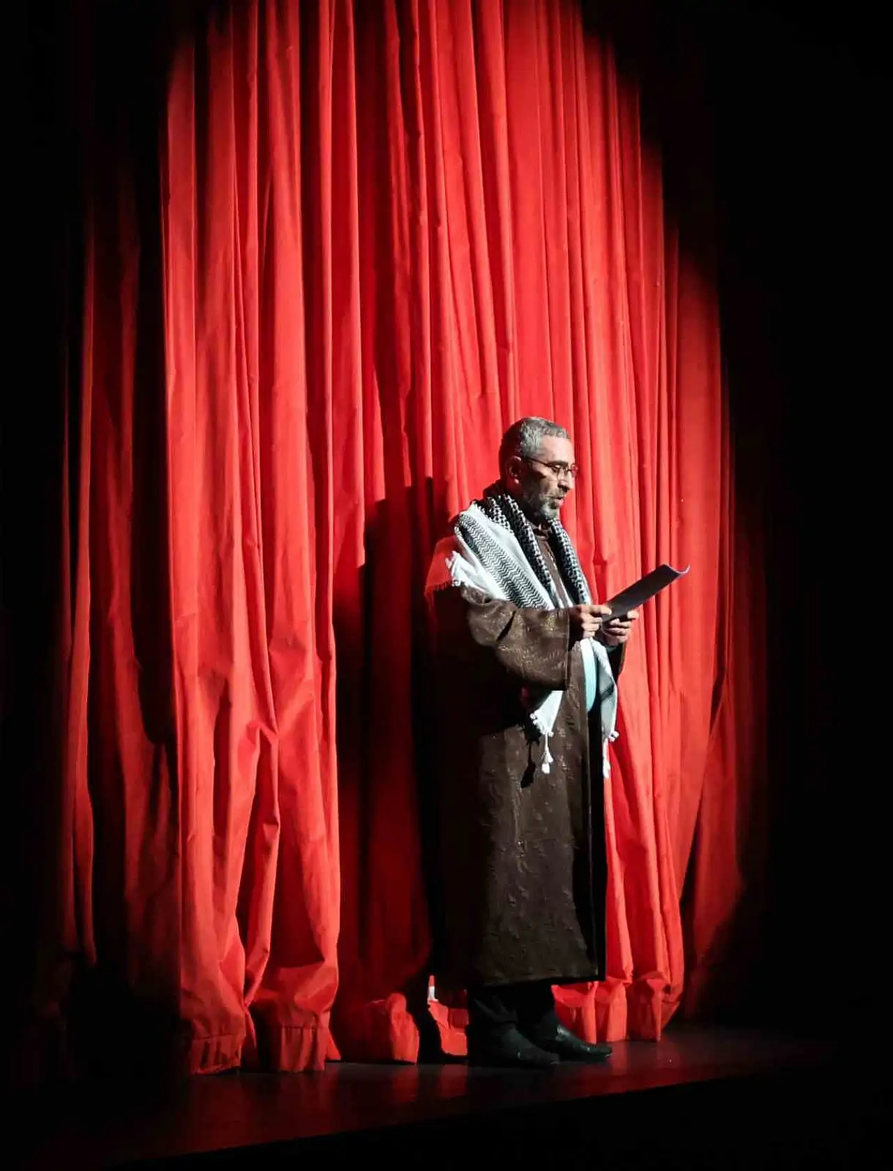 Erzurum Tiyatrosu Son Hamle: Uyanış ile yeni sezonu coşkuyla açtı