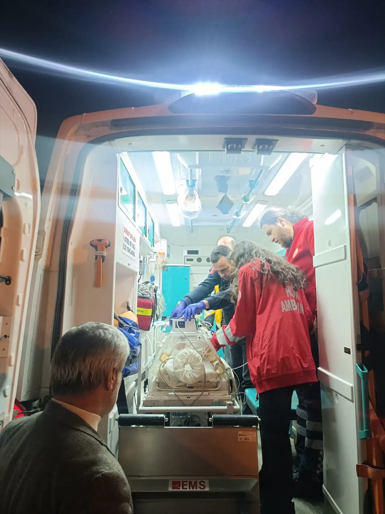 Muş'ta ambulans uçak kalp hastası yeni doğan bebek için havalandı