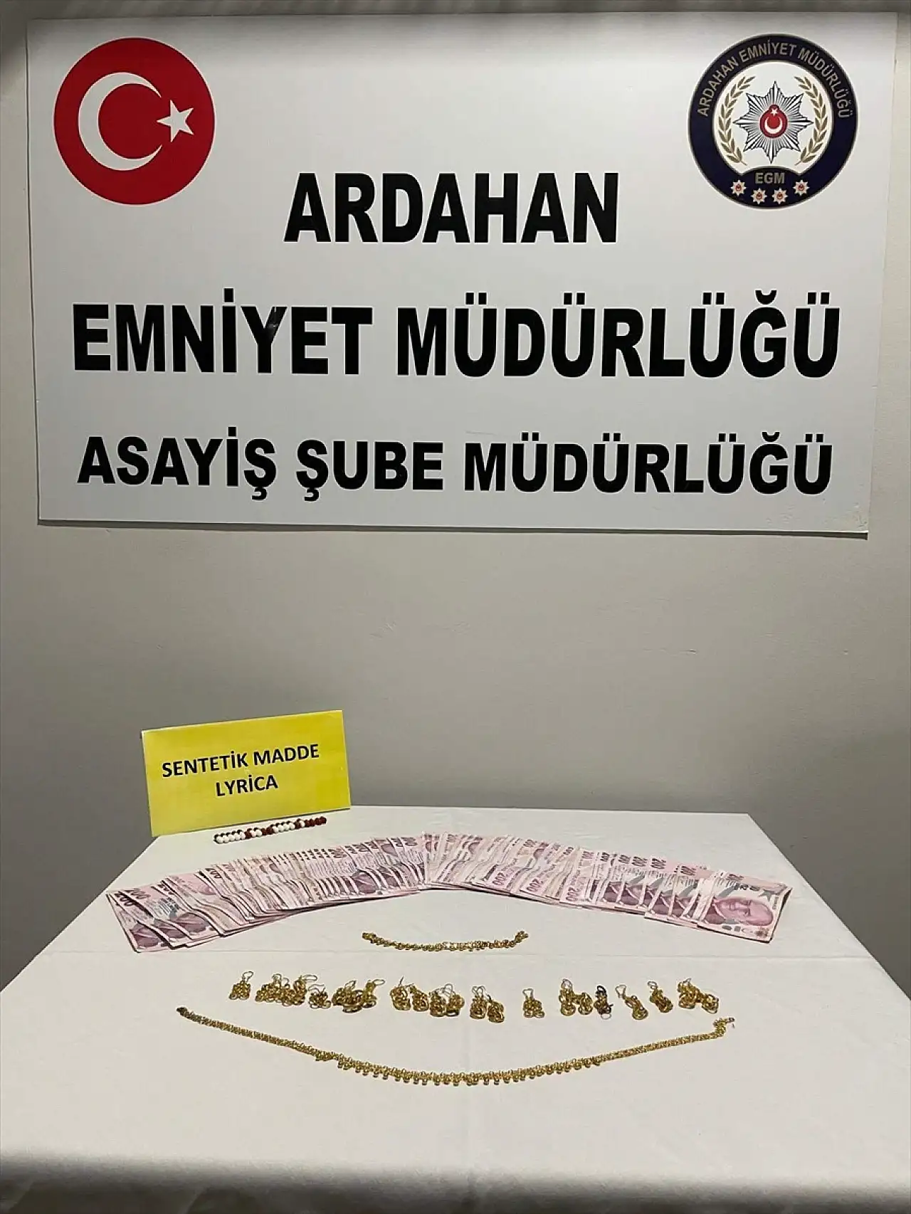 Sahte altın şüphelileri Ağrı dahil 6 ili dolaştı, Ardahan'da yakalandı