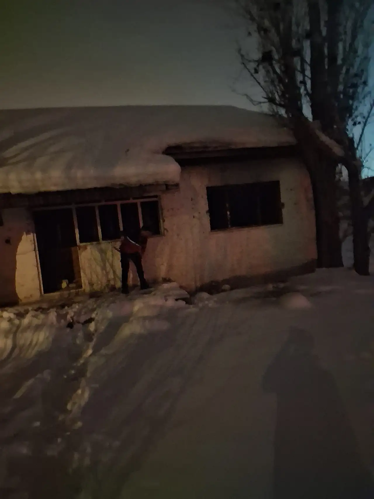 Ağrı'da müstakil ev yangını: Facia son anda önledi