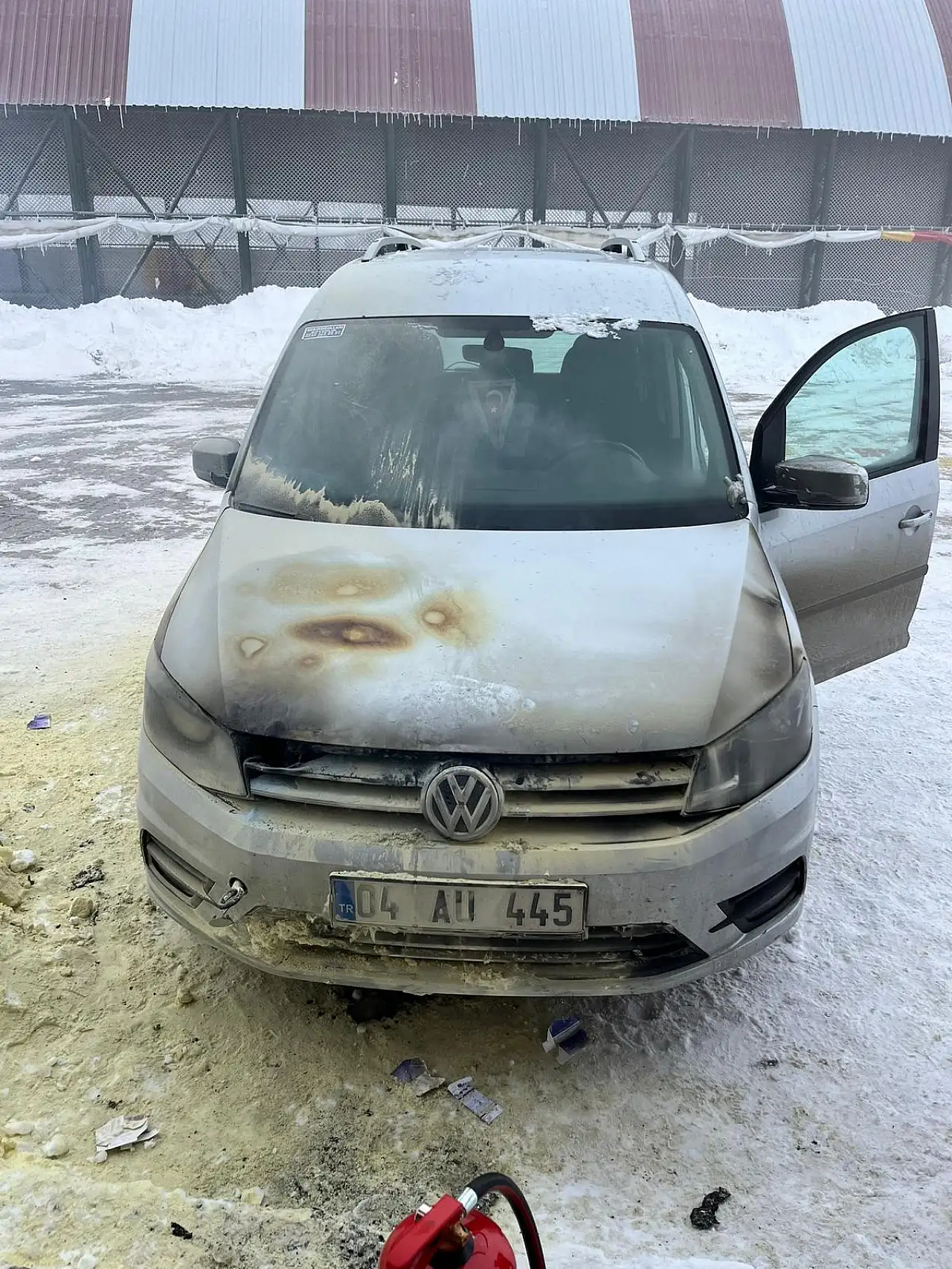 Aşkale Köyü'nde araçta yangın paniği: İtfaiye hızla müdahale etti