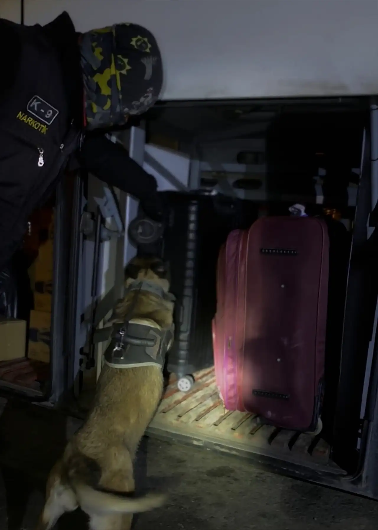 Muş'ta yolcu otobüsünde 16 kilo uyuşturucu yakalandı