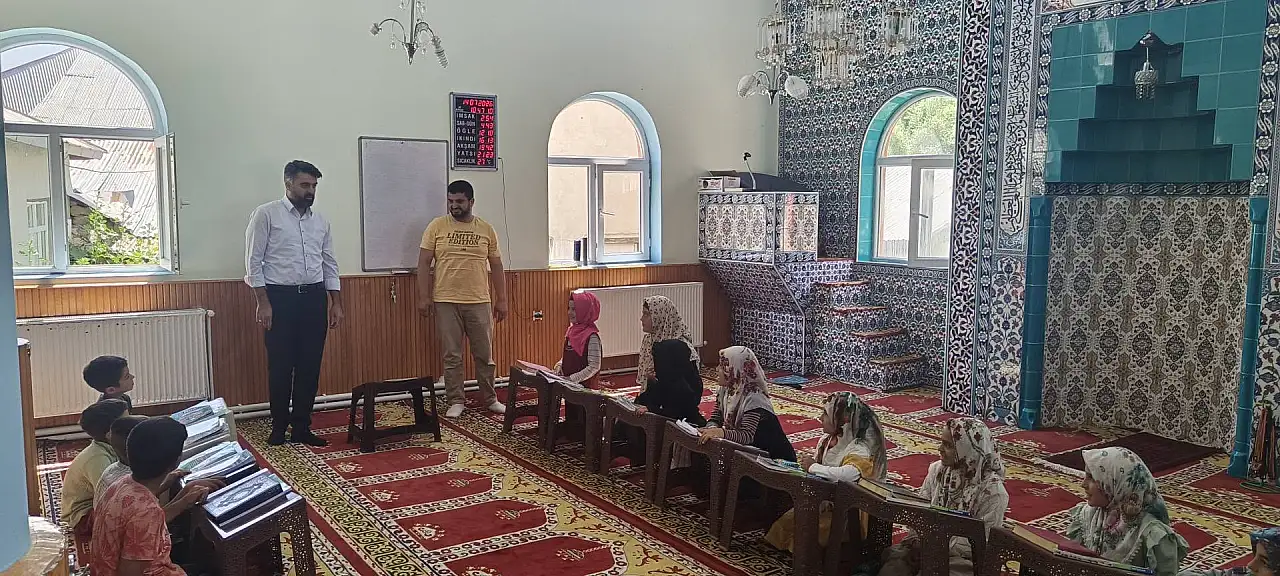 Taşlıçay Müftüsü Özmen Yaz Kur'an Kursu öğrencileriyle buluştu