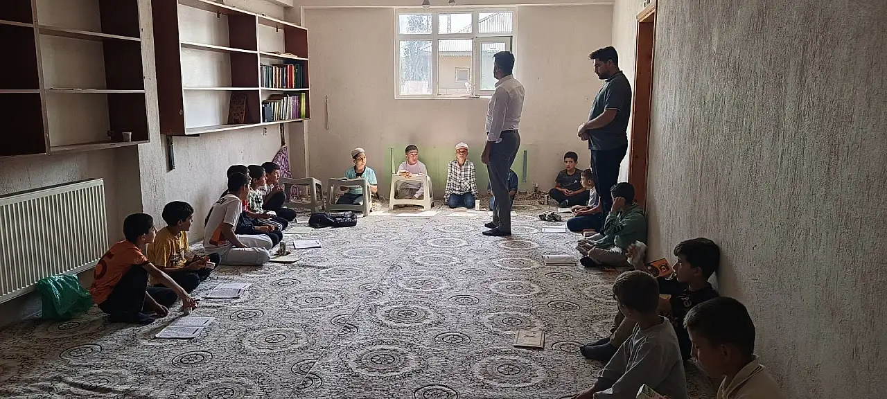 Taşlıçay Müftüsü Özmen Yaz Kur'an Kursu öğrencileriyle buluştu