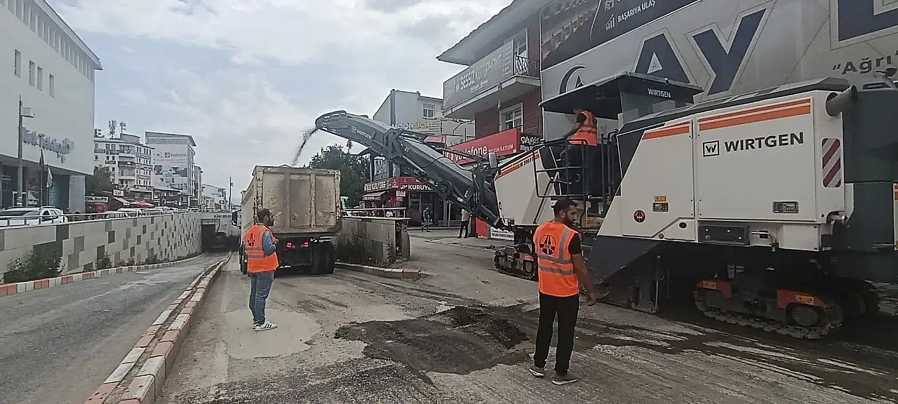 Ağrı'nın önemli güzergâhlarından Kağızman Caddesi'nde yenileme başladı