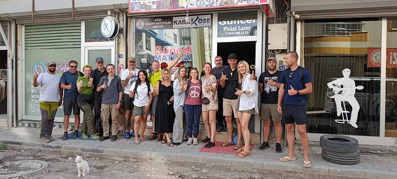 Ağrı'ya gelen Letonyalı turistlerden Karaköse Haber'e Ziyaret