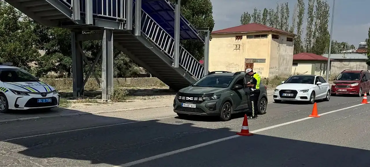 Diyadin'de 5 bin 692 araç kontrol edildi, 123 bin liranın üzerinde ceza kesildi