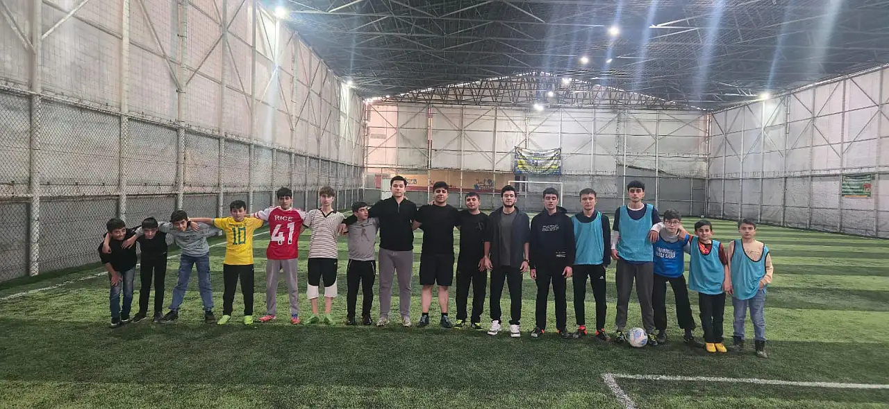 Doğubayazıt'ta Kur'an kursu öğrencilerinden dostluk dolu halı saha müsabakası