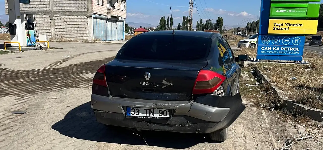 Ağrı'da havalimanı yolunda zincirleme kaza: 5 yaralı