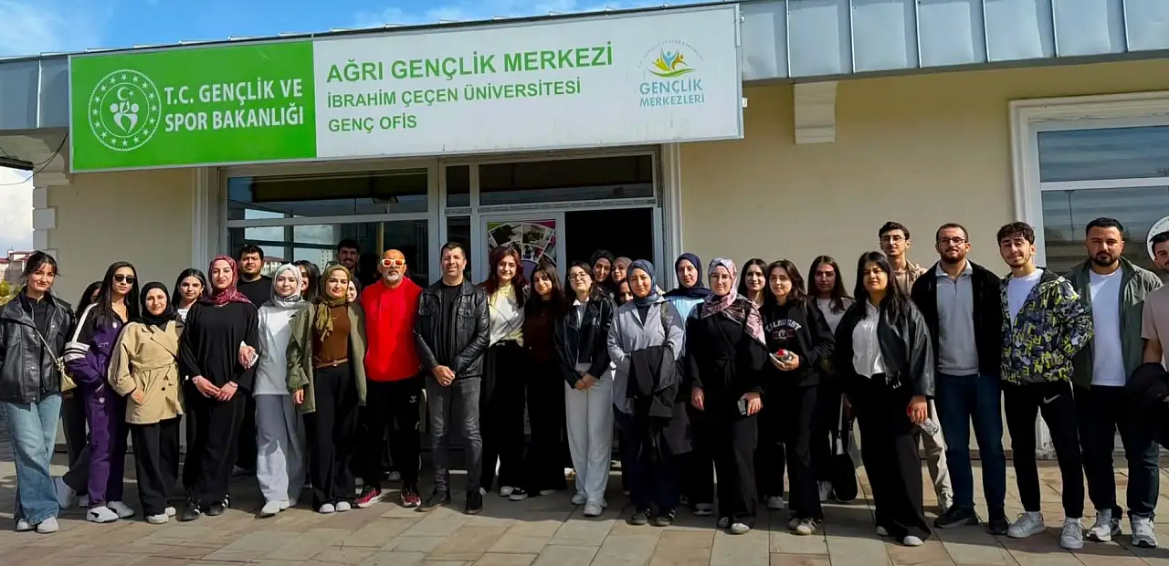 Ağrı'da hemşirelik öğrencileri derslerini Genç Ofis'e taşıdı