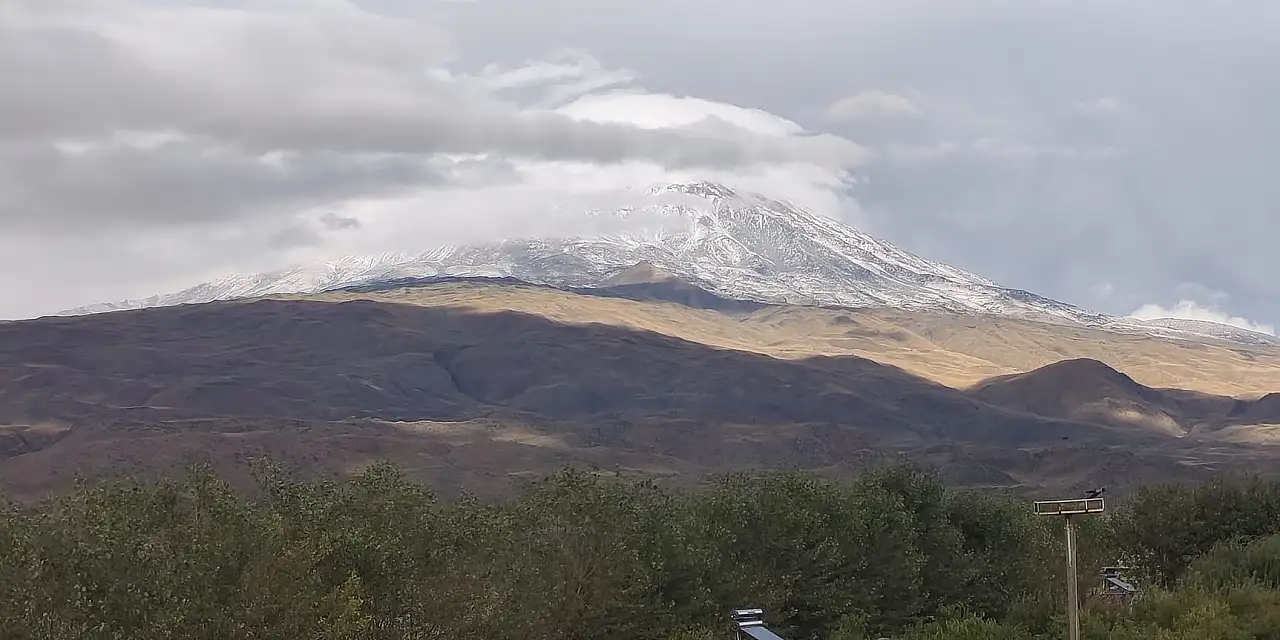 Ağrı Dağı'na kar yağdı, Zirve Paradise'de şömine sezonu açıldı