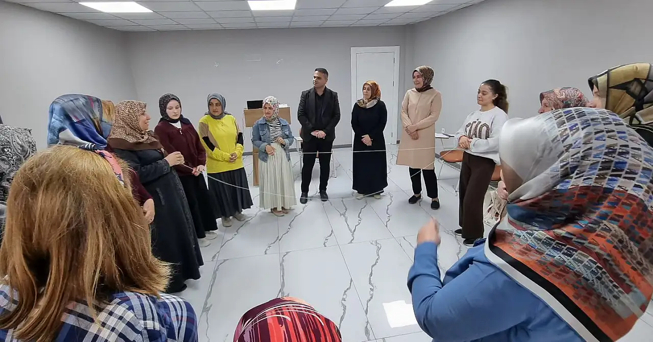 Ağrı'da kadınlar eğitimde buluştu: Aile içi iletişim masaya yatırıldı