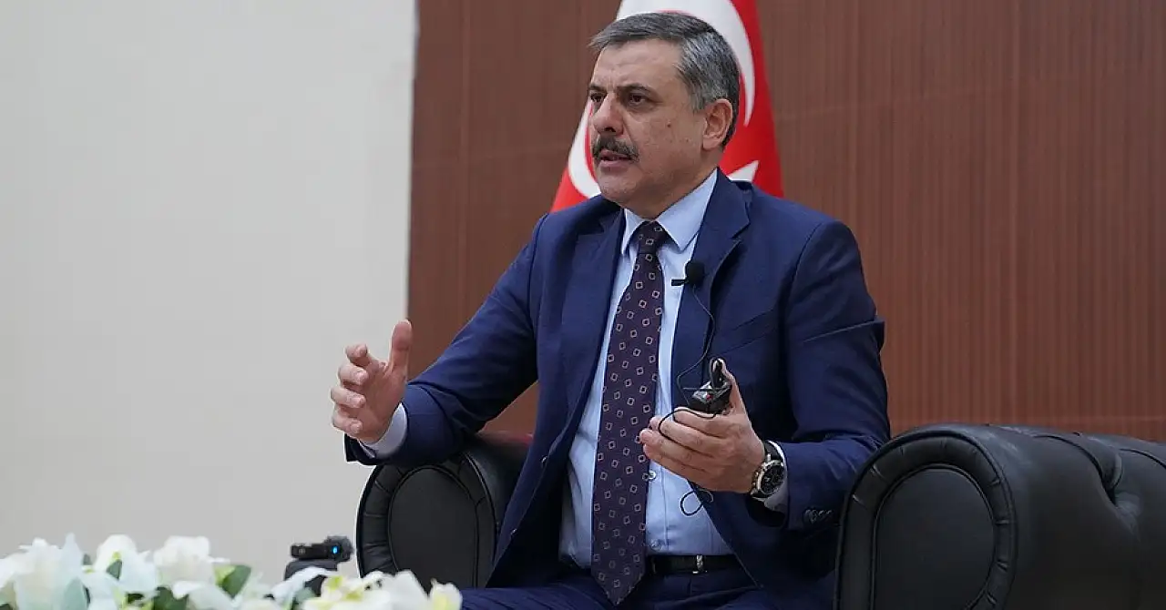 Vali Çiftçi, ETÜ'de üniversite gençliğiyle buluşarak eğitimde verim ve sorumluluğun önemini vurguladı